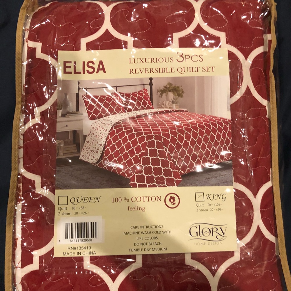 BRAND NEW King sized quilt set with shams.
